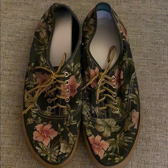 American Eagle Other - Men's American Eagle Decks Size 11